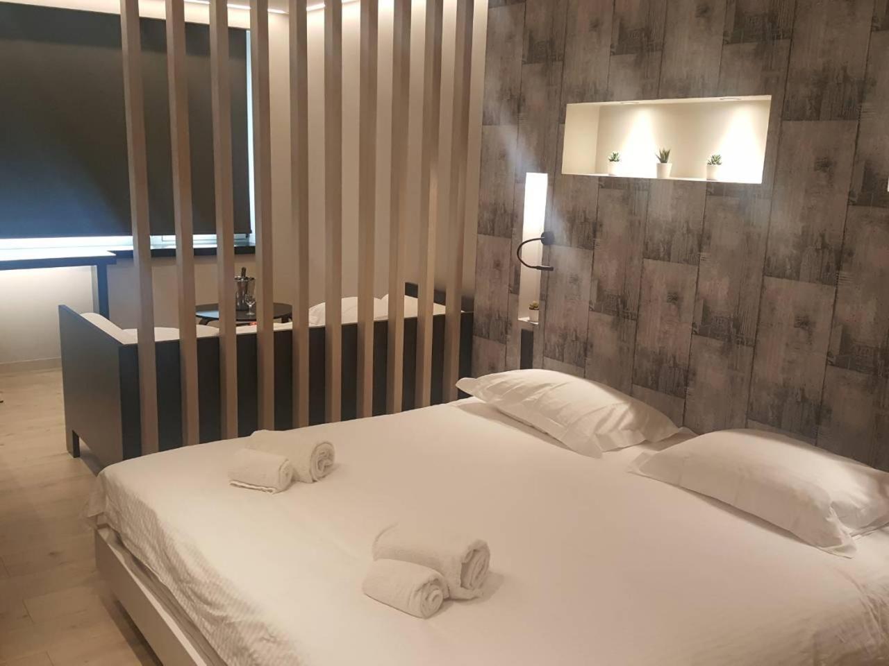 Mj Luxury Suites Atene Esterno foto